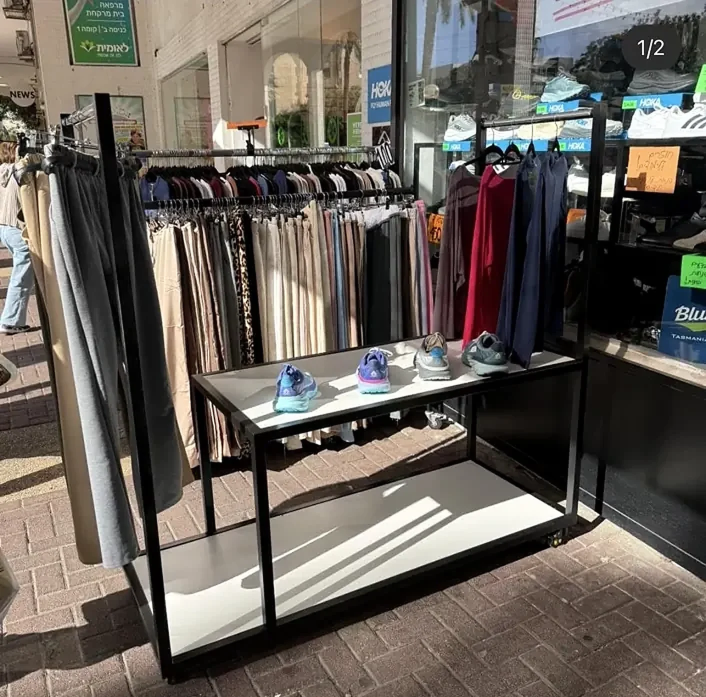 מתקן תצוגה מסחרי שבוצע בהתאמה אישית